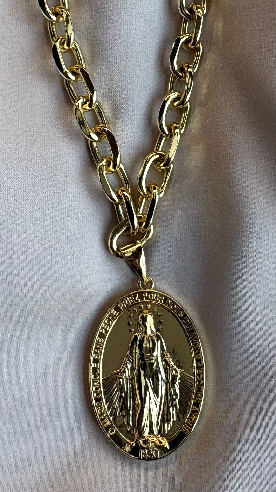 Collar Virgencita Enchape oro