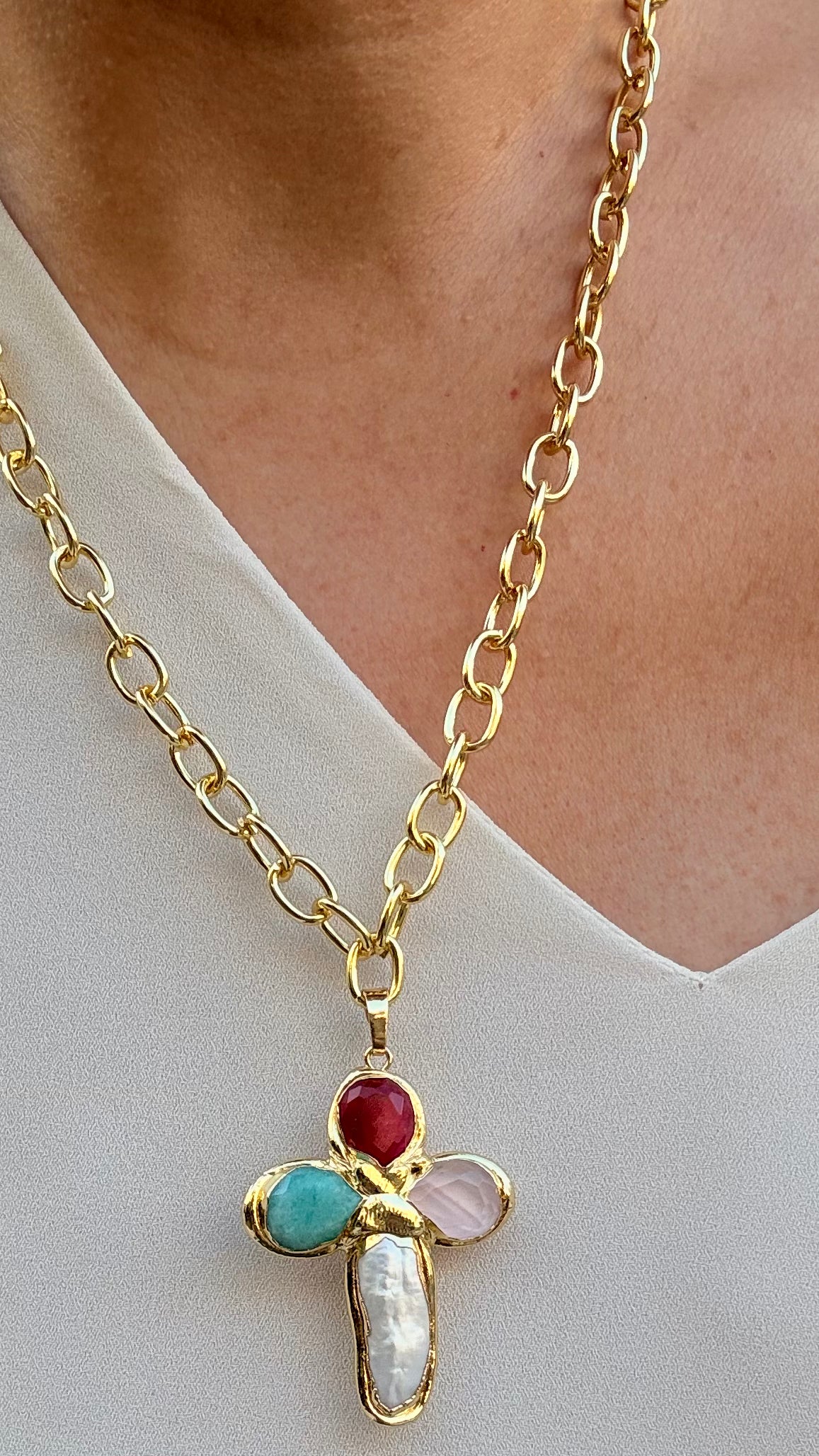 Collar Cruz Perla y piedras Nueva colección