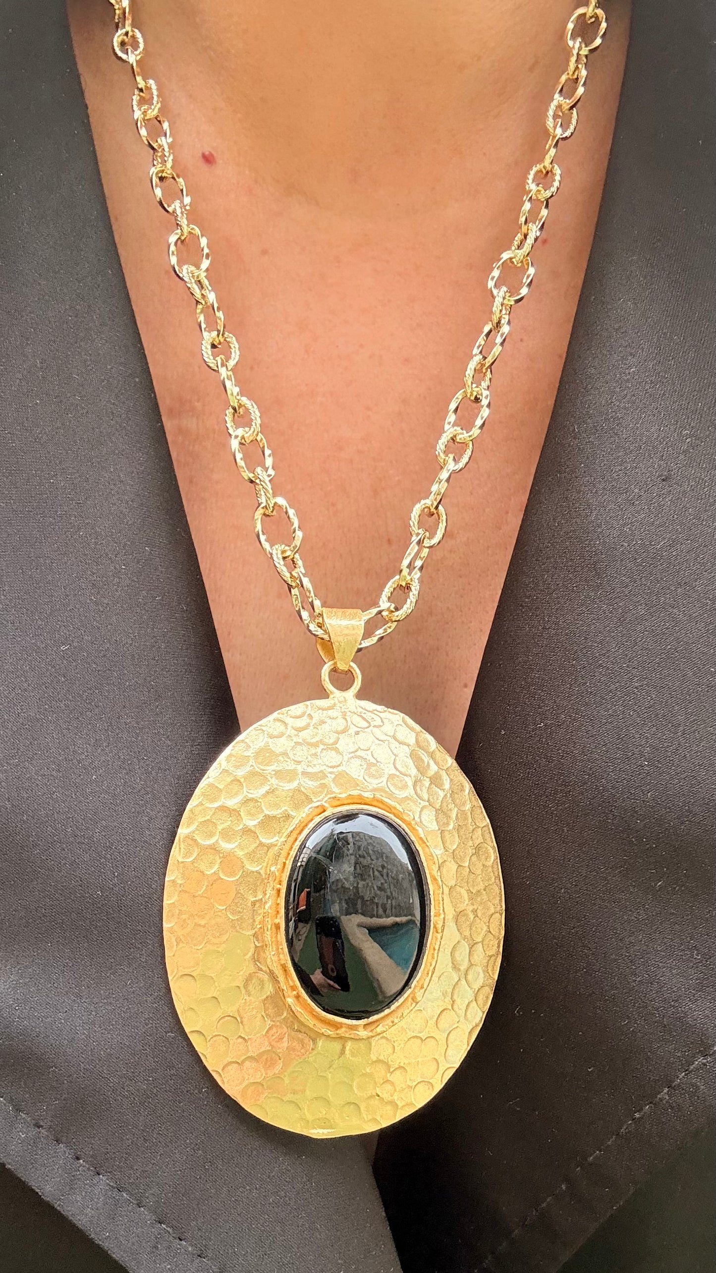 Collar Leticia onix enchape en oro
