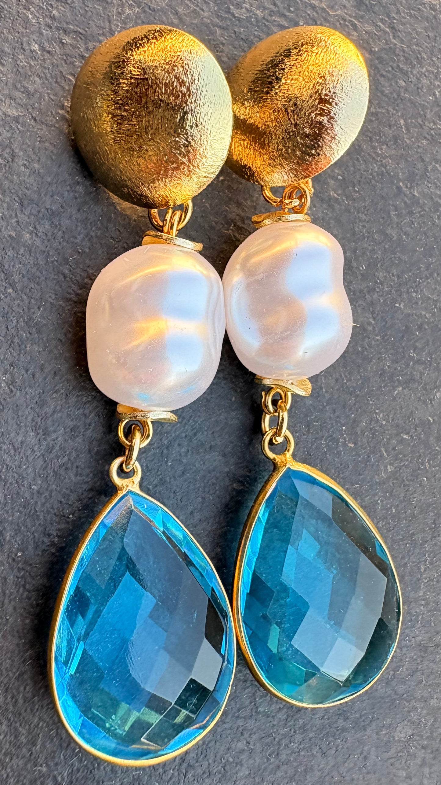 Aros Perla Barroca Kiss