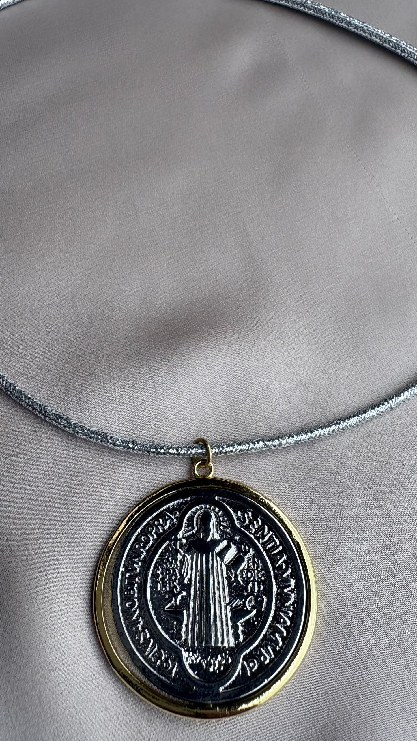 Collar IMÁN San Benito GIRATORIO