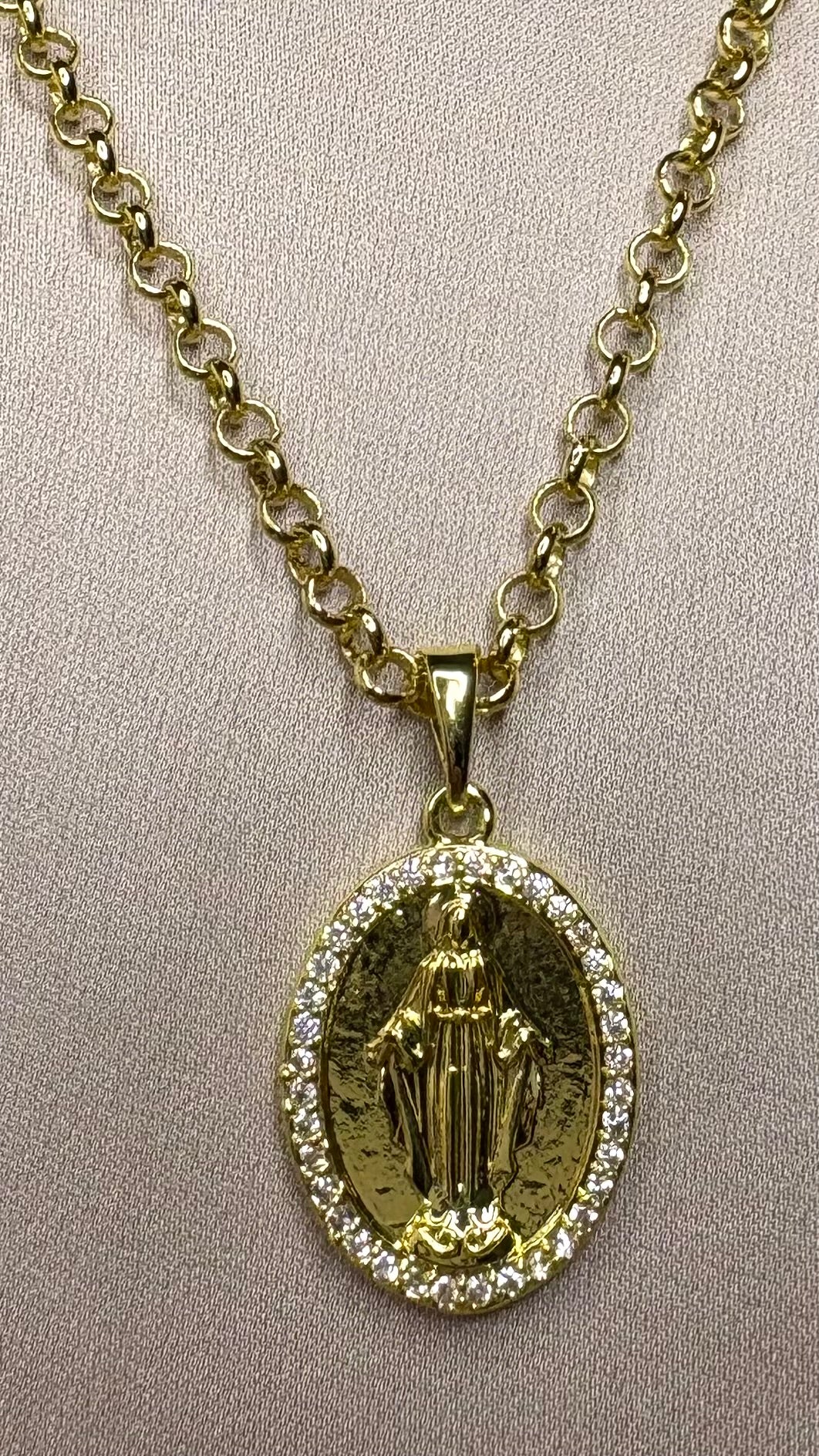 Collar Virgen Ovalada