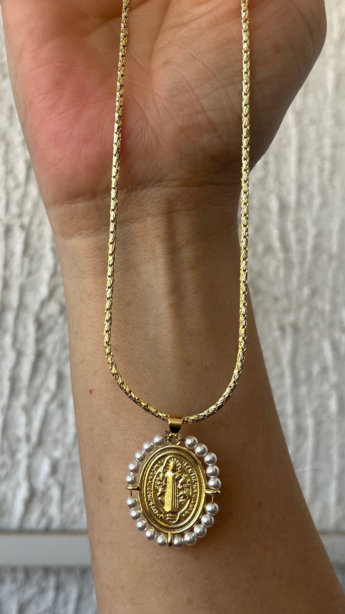 Collar san Benito con perlas