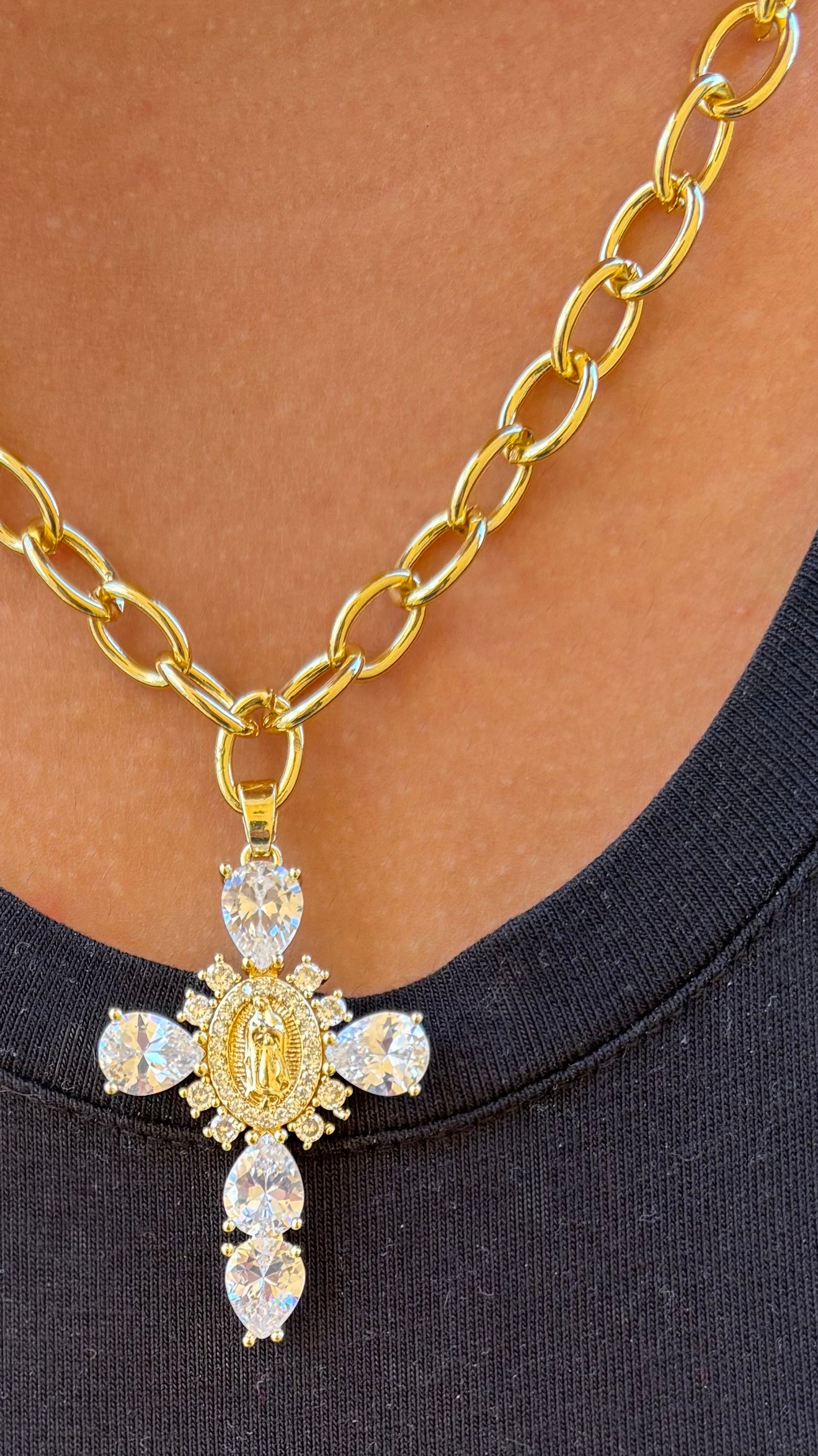 Collar Cruz Cristal en cadena eslabón