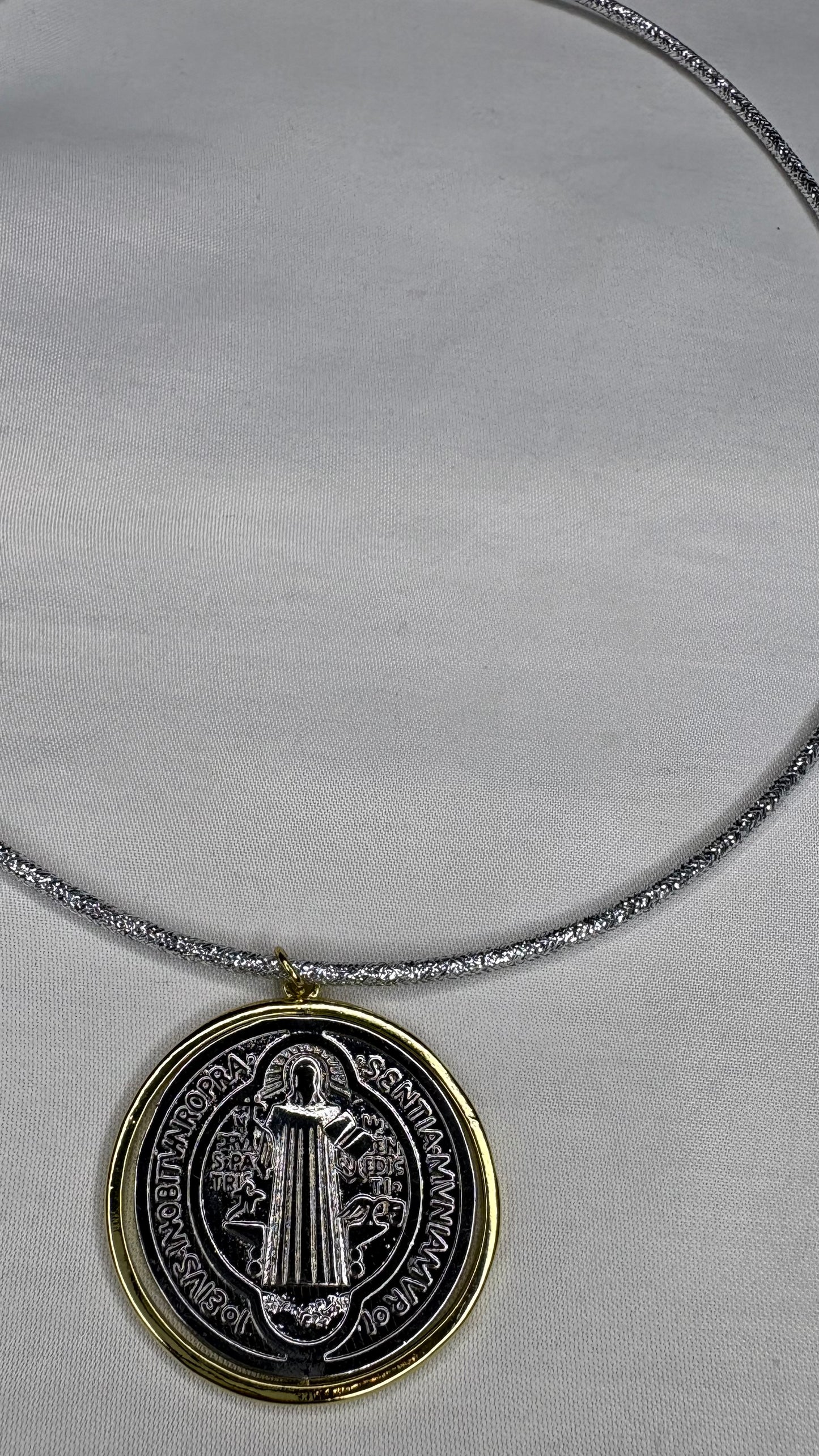 Collar Imán San Benito Giratorio