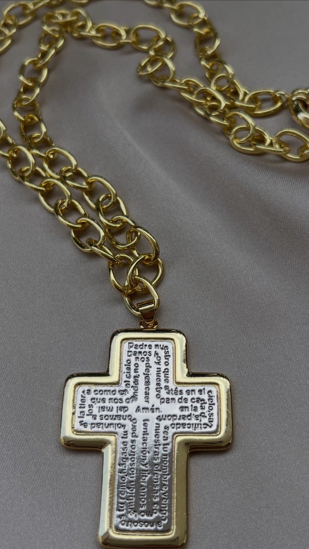 Collar cruz padre nuestro