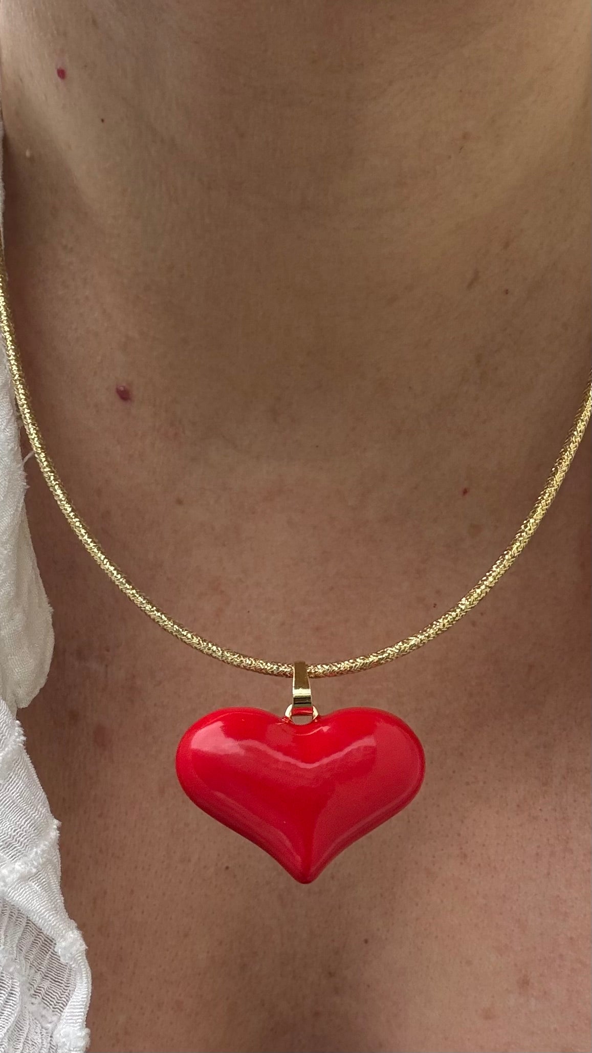 Collar IMÁN Corazón resina