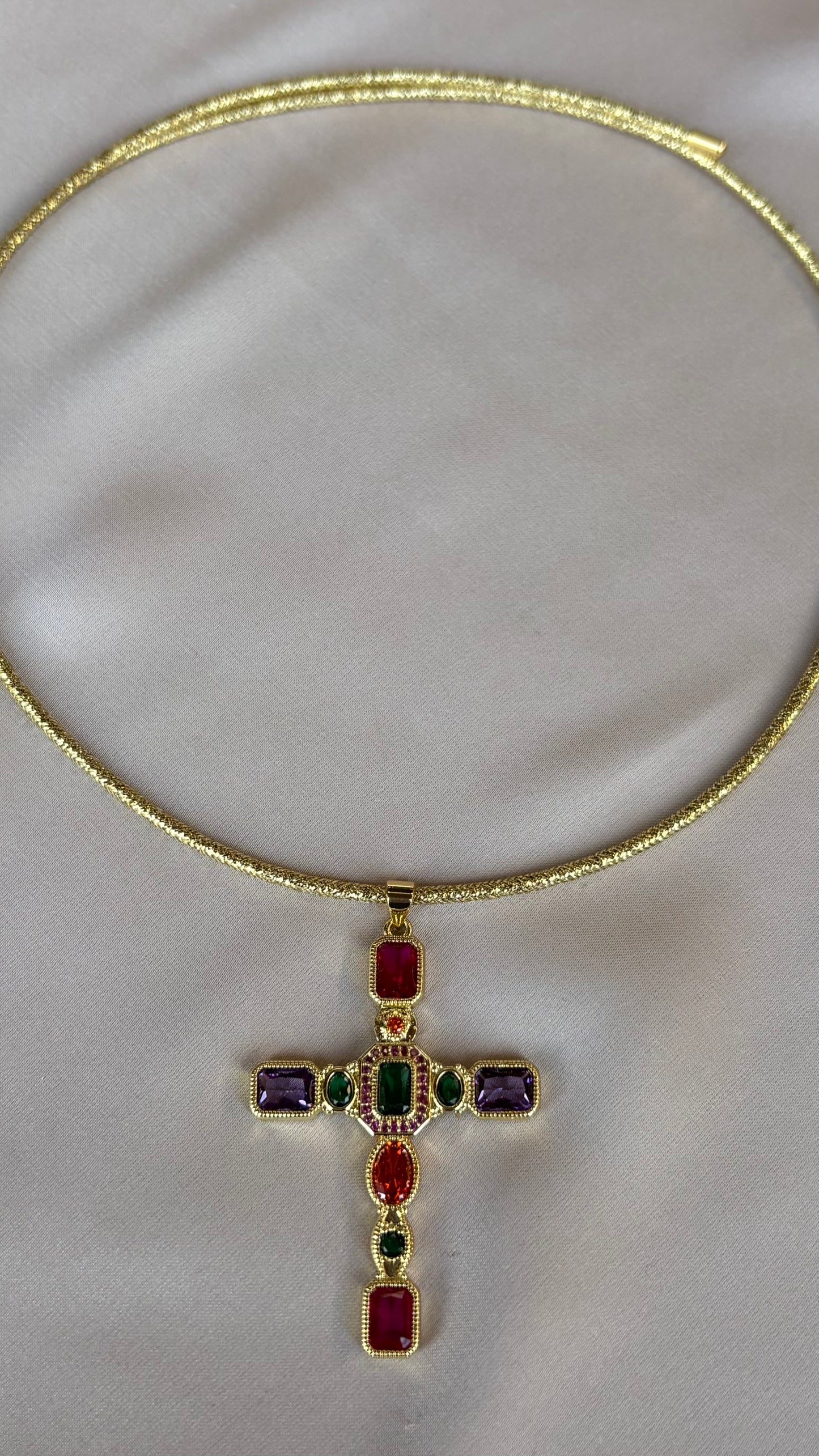 Collar Imán con Cruz Color