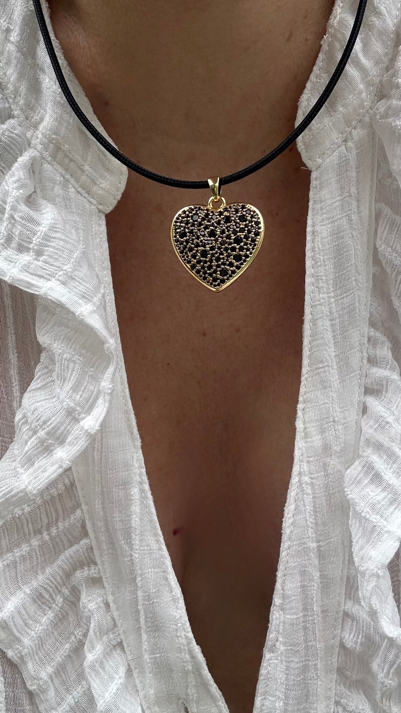 Collar IMÁN Negro Corazón Microcircones