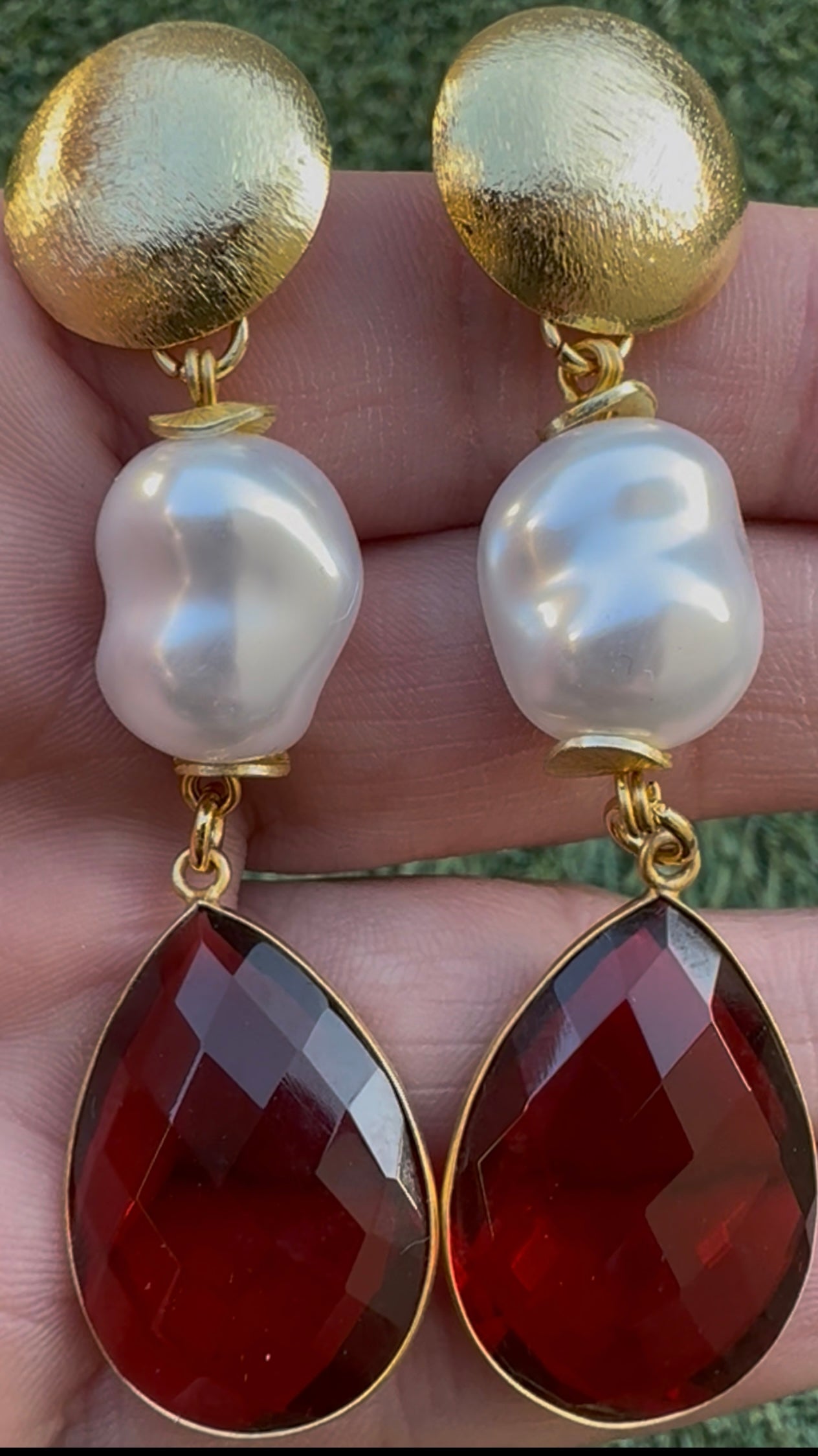 Aros Perla Barroca Kiss burdeo