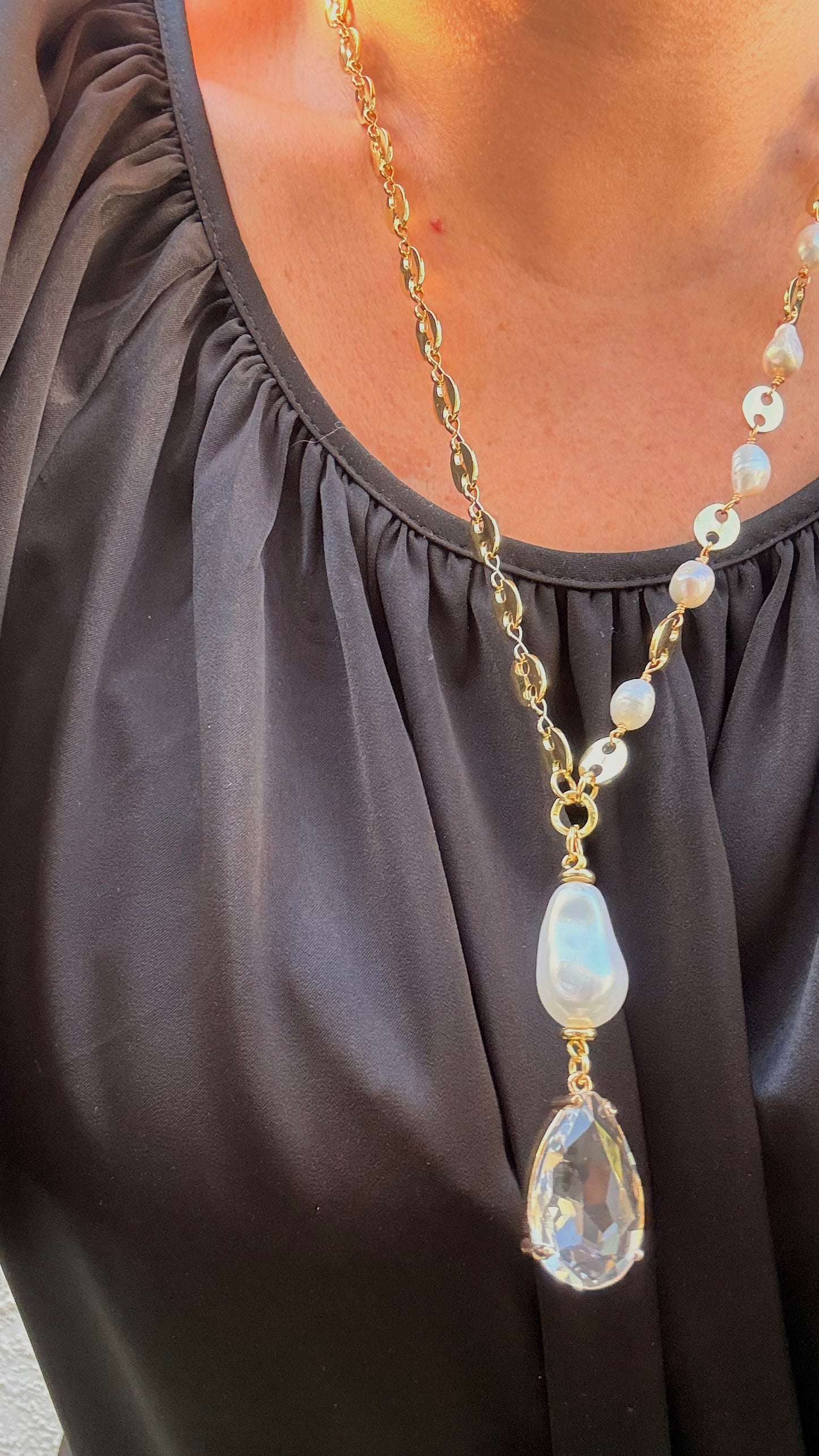 Collar Kazu perlado y cristal