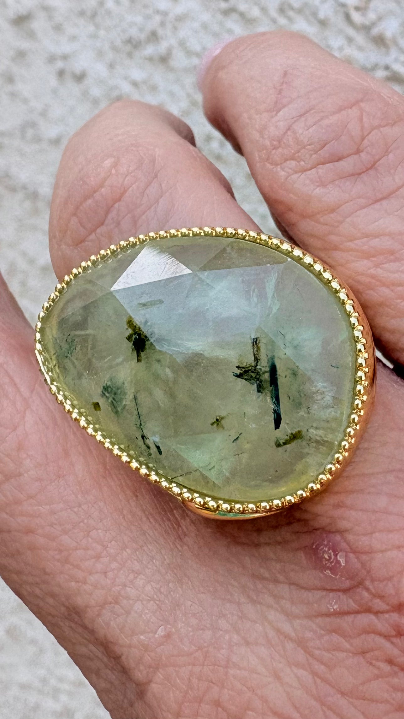 Anillo prehnita ajustable
