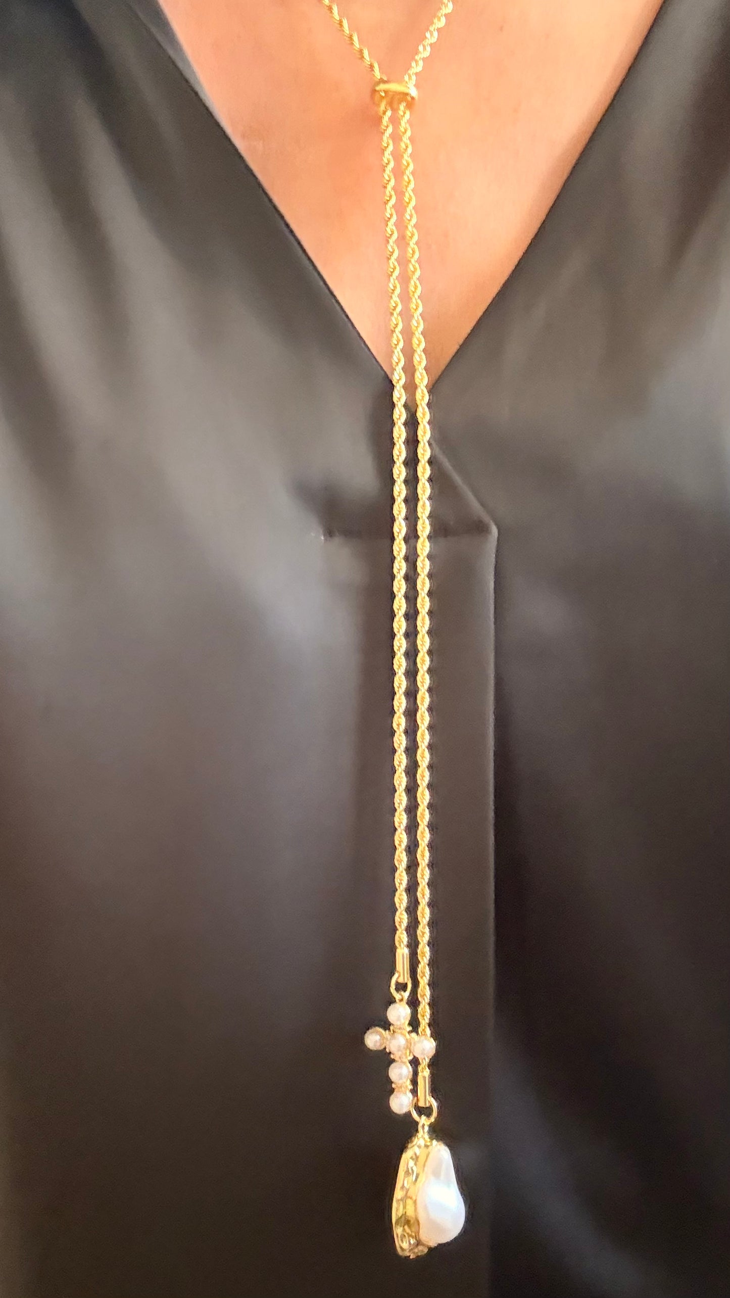 Collar de turbillon 1mtro de cadena terminado en perla y cruz deslizante