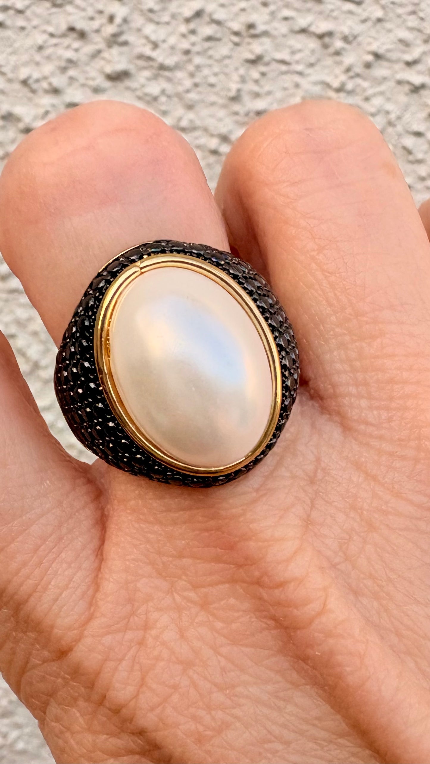 Anillo Pearl on black