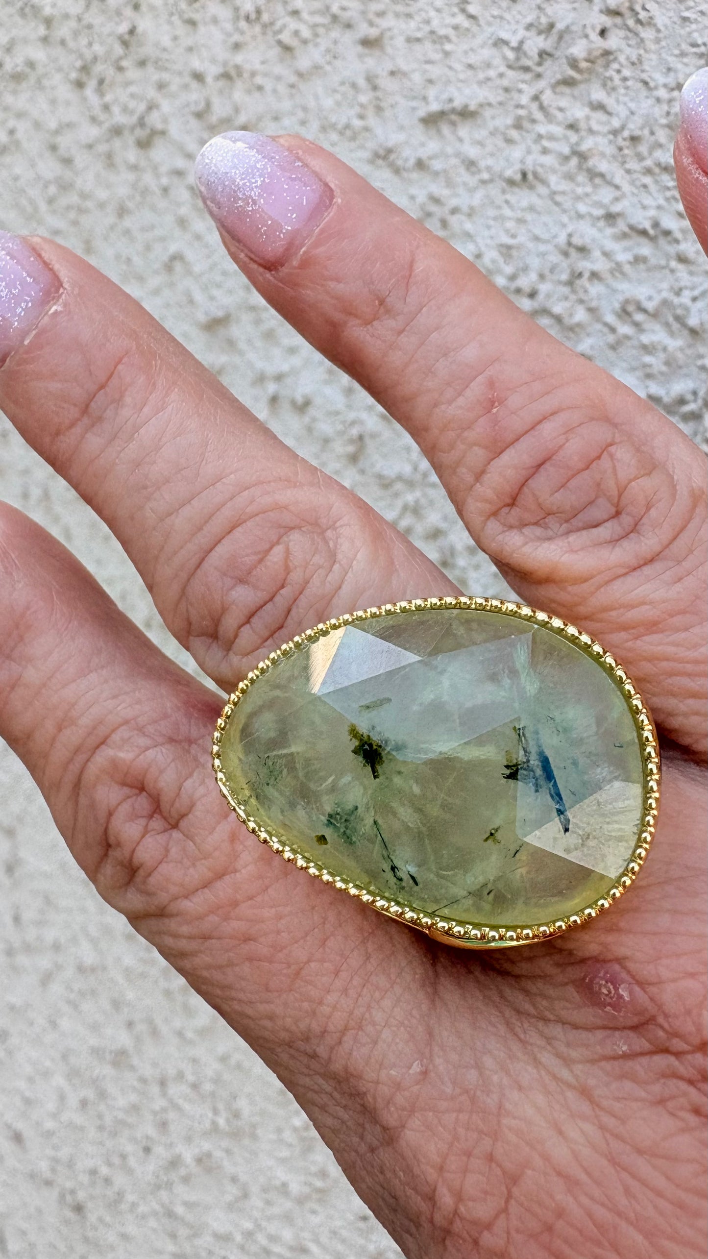 Anillo prehnita ajustable