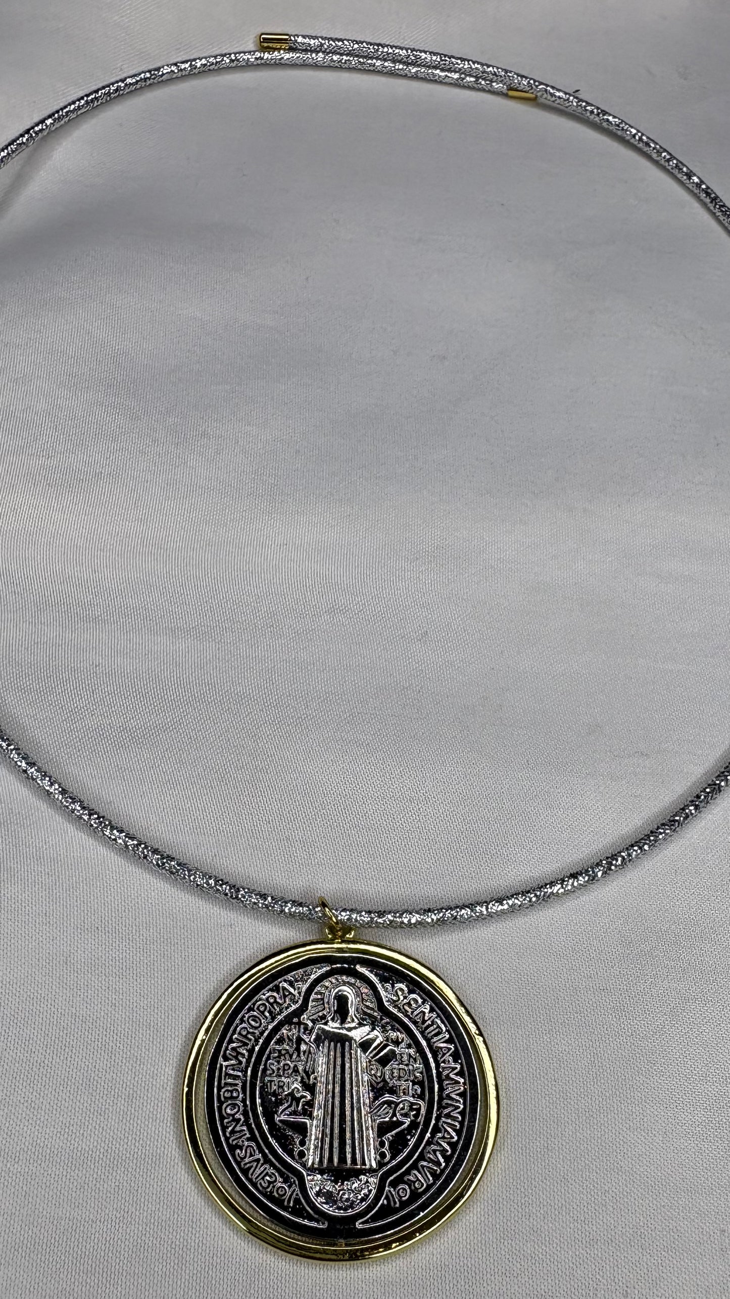Collar Imán San Benito Giratorio
