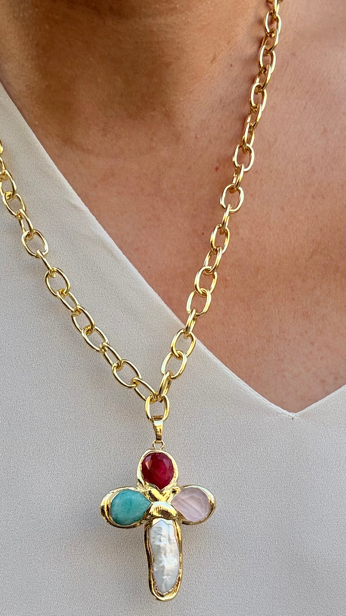 Collar Cruz Perla y piedras Nueva colección