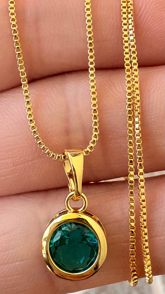 Collar Punto luz verde esmeralda