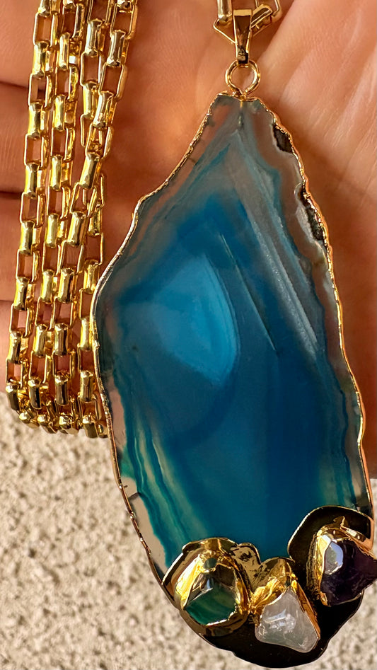 Collar y piedras engastadas colección ziba