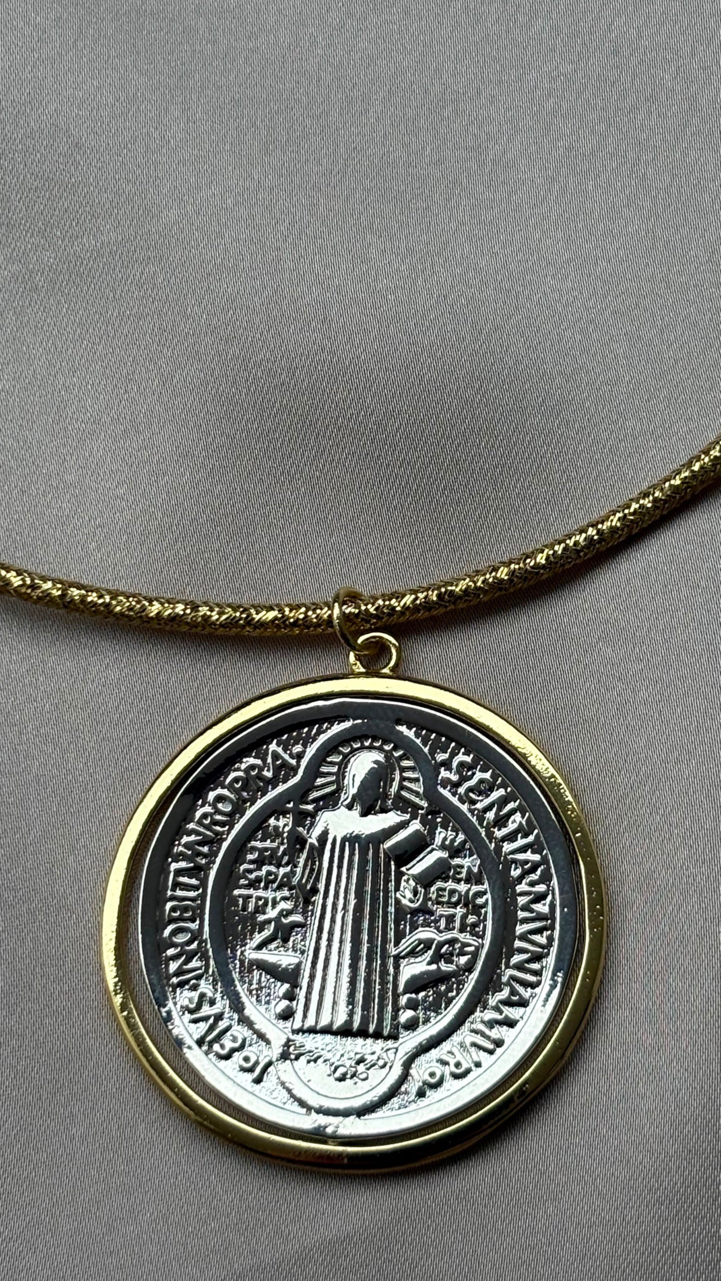 Collar IMÁN San Benito GIRATORIO