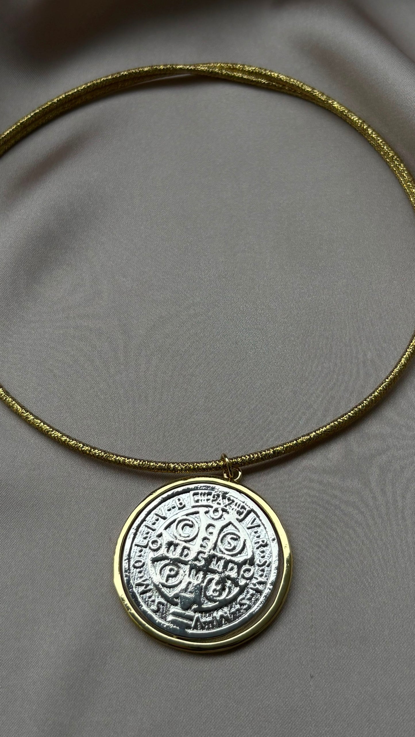 Collar IMÁN San Benito GIRATORIO